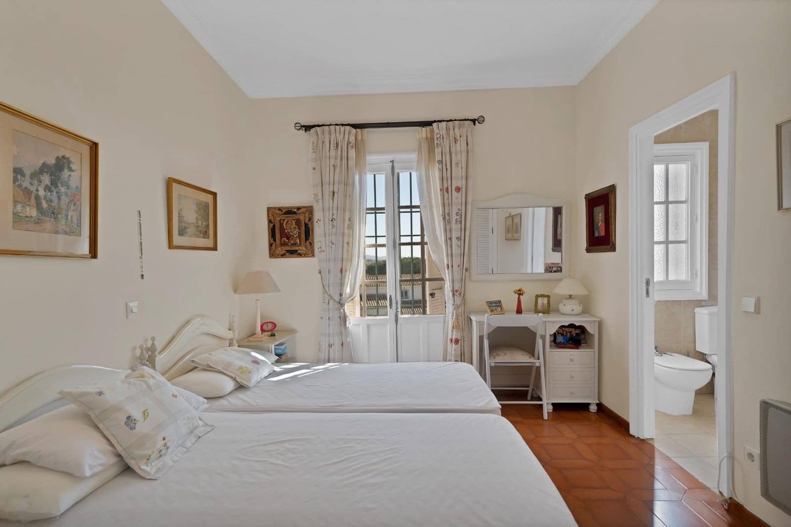 6 bedroom Villa for sale in Nueva Andalucia with pool garage - € 2,950,000 (Ref: 8950711)