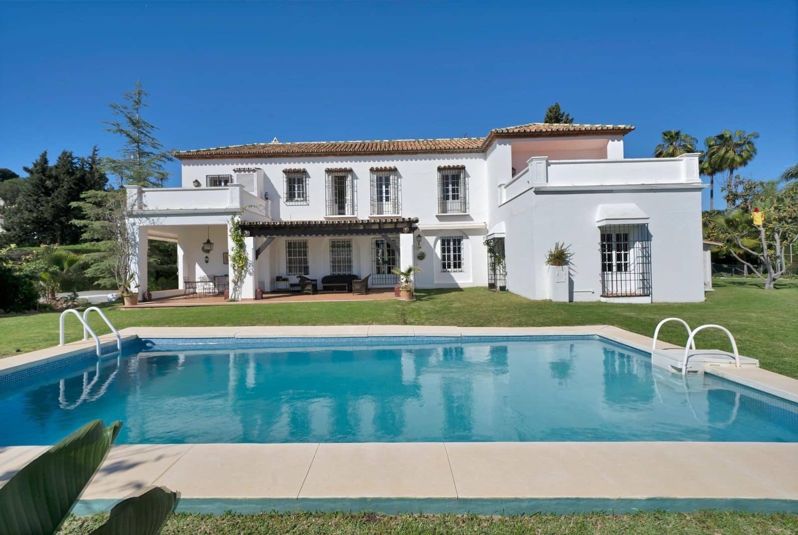 6 bedroom Villa for sale in Nueva Andalucia with pool garage - € 2,950,000 (Ref: 8950711)