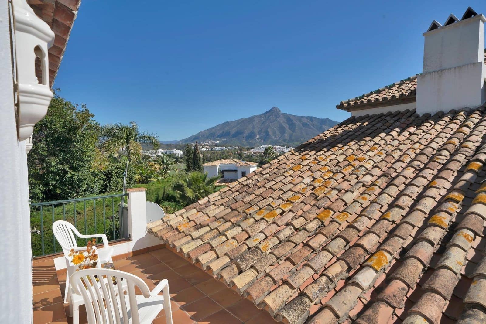 6 bedroom Villa for sale in Nueva Andalucia with pool garage - € 2,950,000 (Ref: 8950711)