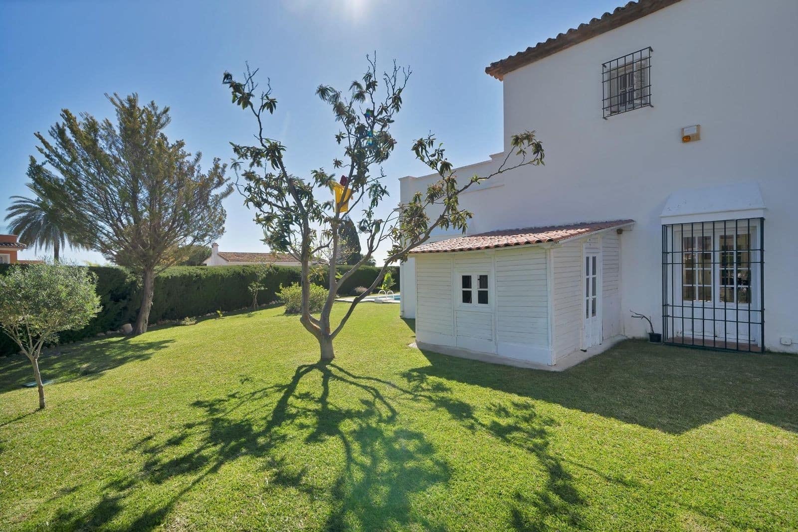 6 bedroom Villa for sale in Nueva Andalucia with pool garage - € 2,950,000 (Ref: 8950711)