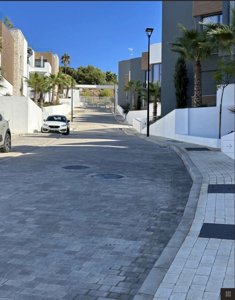 2 bedroom Penthouse for sale in Marbella with pool garage - € 798,000 (Ref: 8950714)