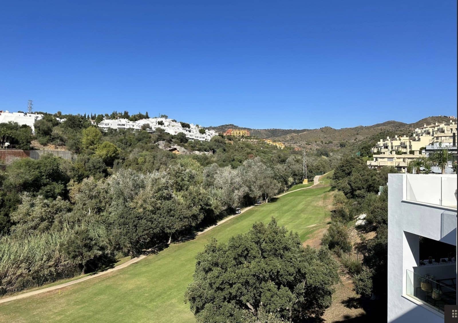2 bedroom Penthouse for sale in Marbella with pool garage - € 798,000 (Ref: 8950714)