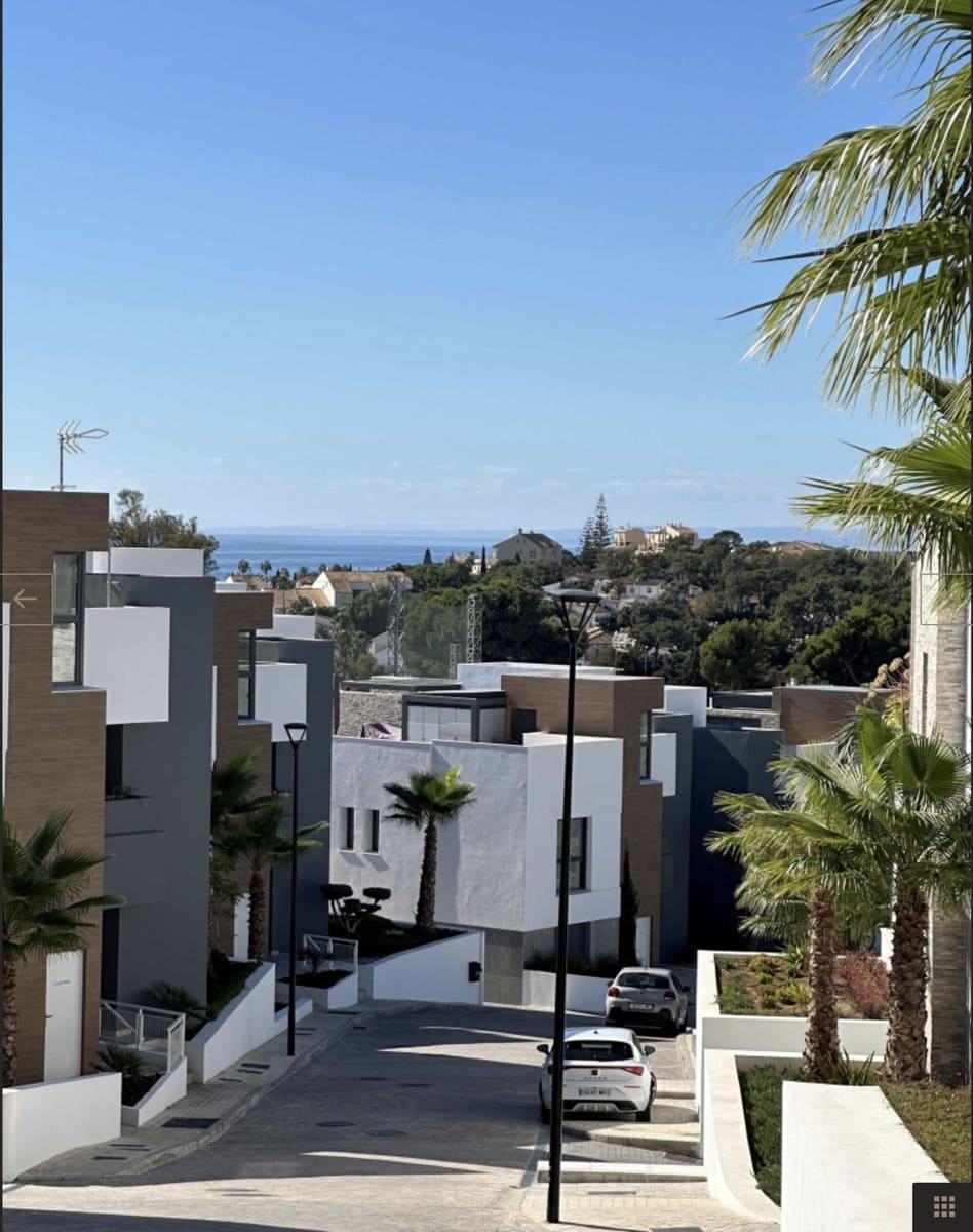 2 bedroom Penthouse for sale in Marbella with pool garage - € 798,000 (Ref: 8950714)