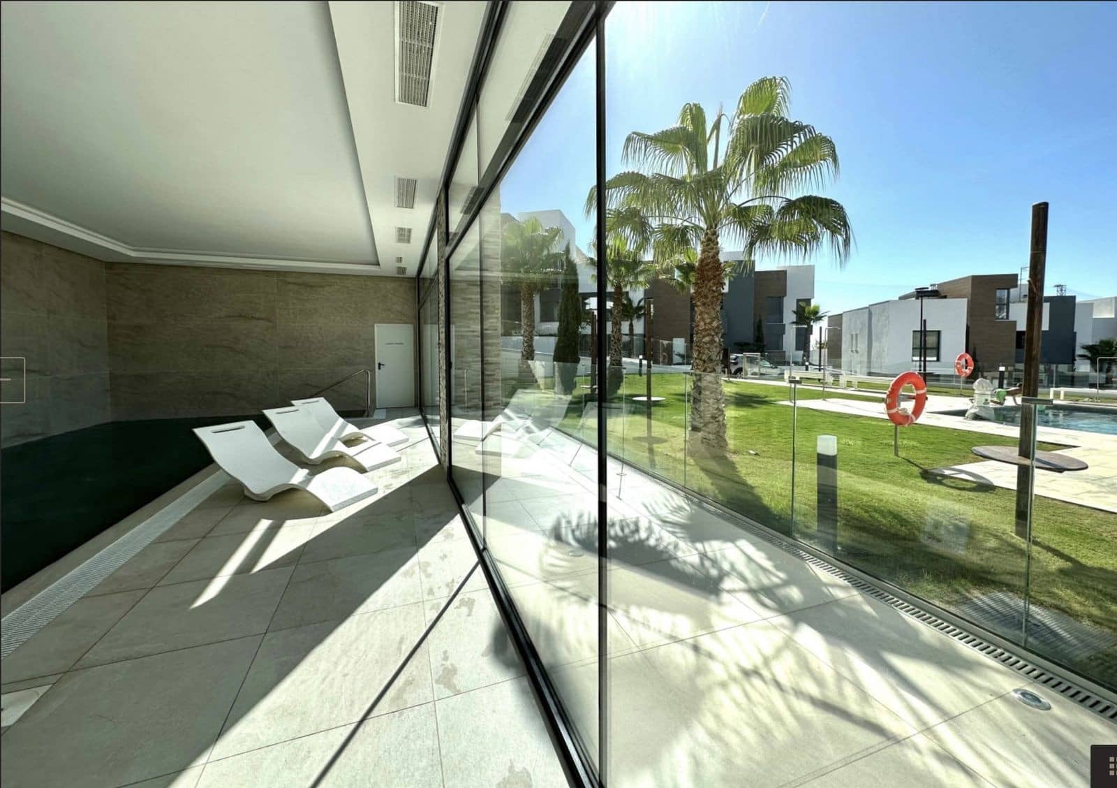 2 bedroom Penthouse for sale in Marbella with pool garage - € 798,000 (Ref: 8950714)