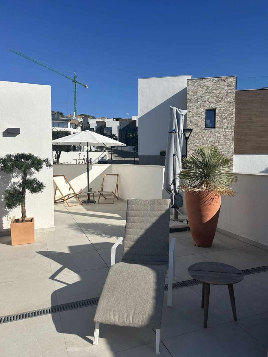 2 bedroom Penthouse for sale in Marbella with pool garage - € 798,000 (Ref: 8950714)