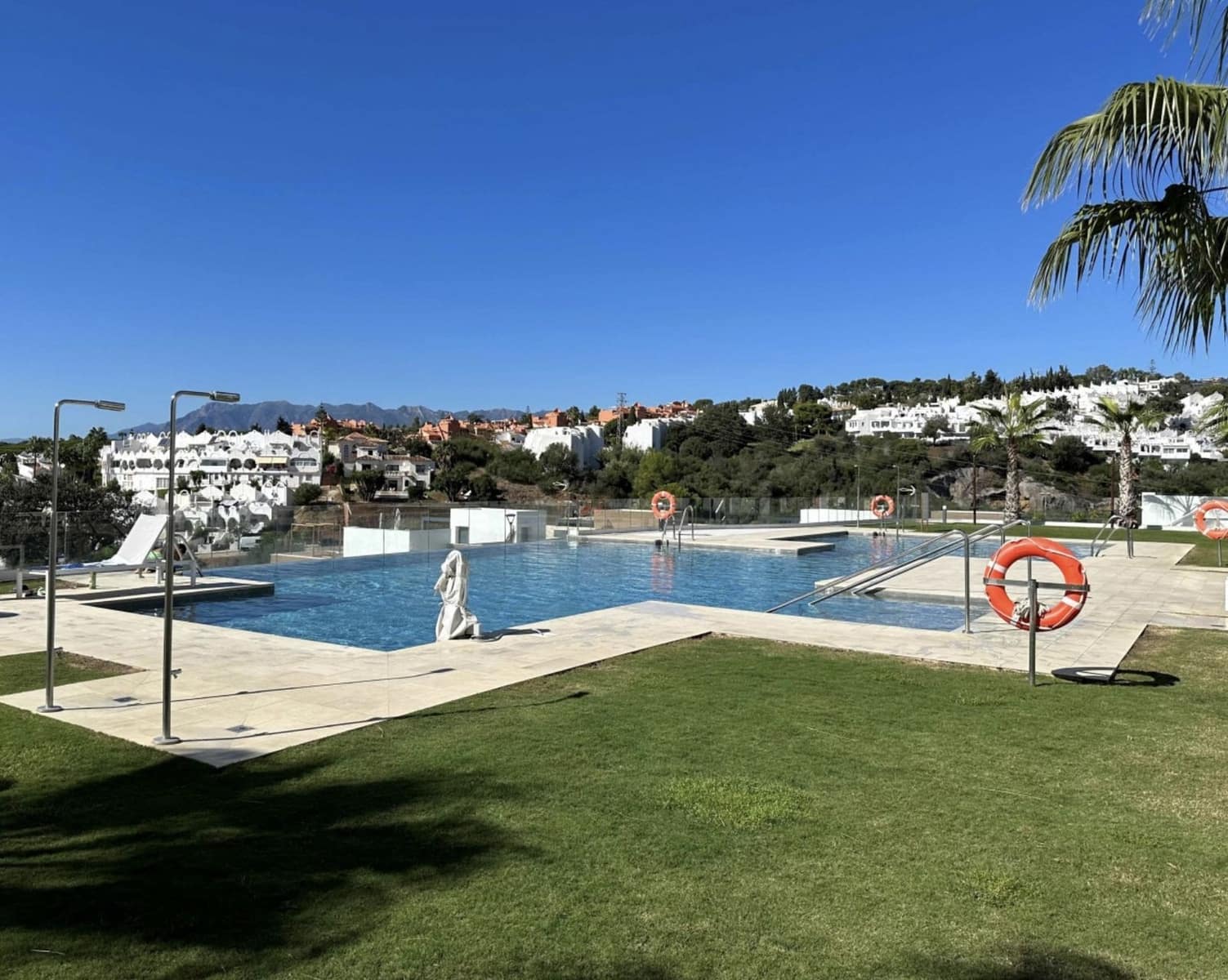 2 bedroom Penthouse for sale in Marbella with pool garage - € 798,000 (Ref: 8950714)