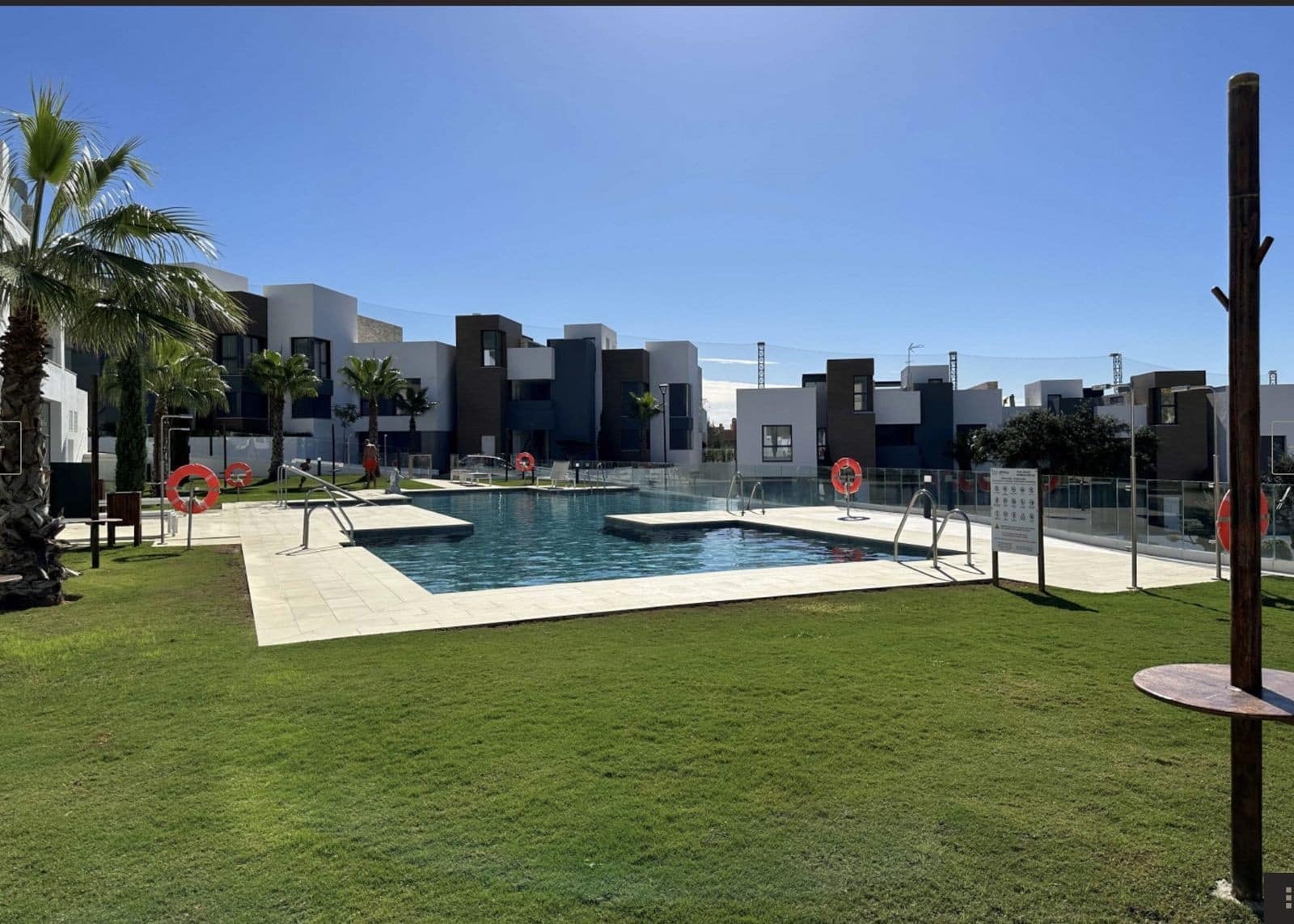 2 bedroom Penthouse for sale in Marbella with pool garage - € 798,000 (Ref: 8950714)