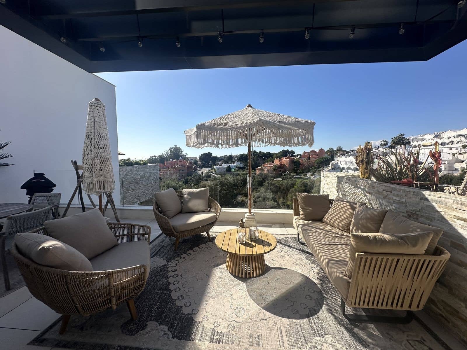 2 bedroom Penthouse for sale in Marbella with pool garage - € 798,000 (Ref: 8950714)