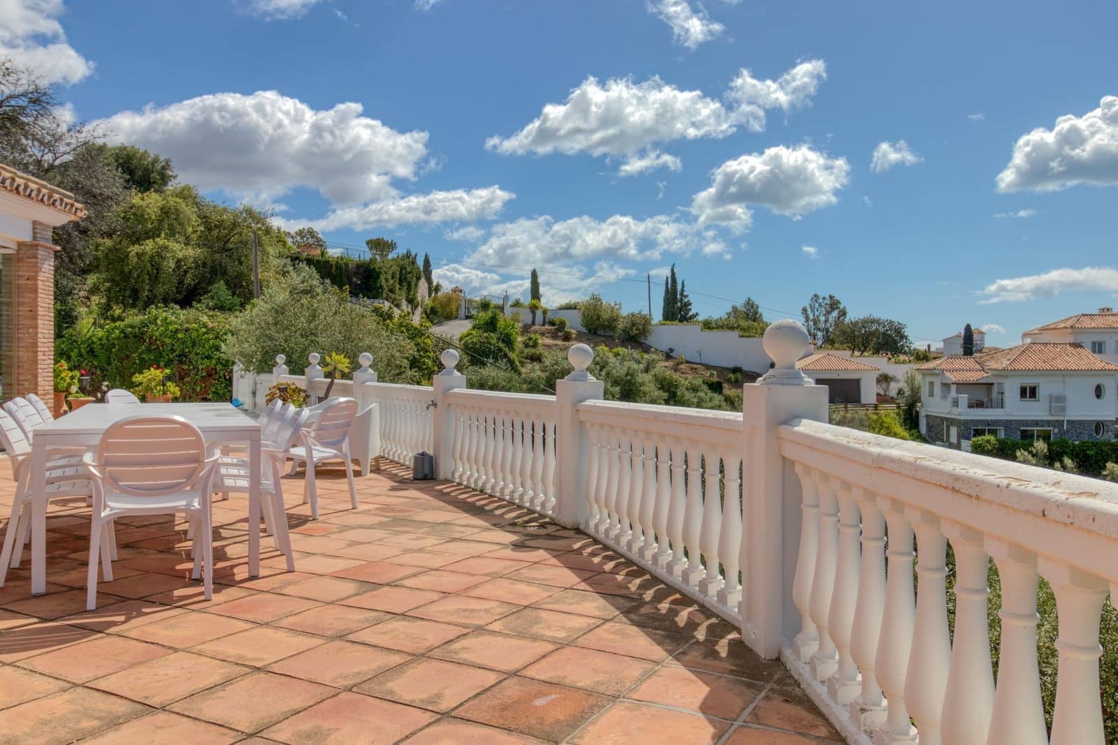 5 bedroom Villa for sale in Mijas with pool garage - € 1,345,000 (Ref: 8952629)