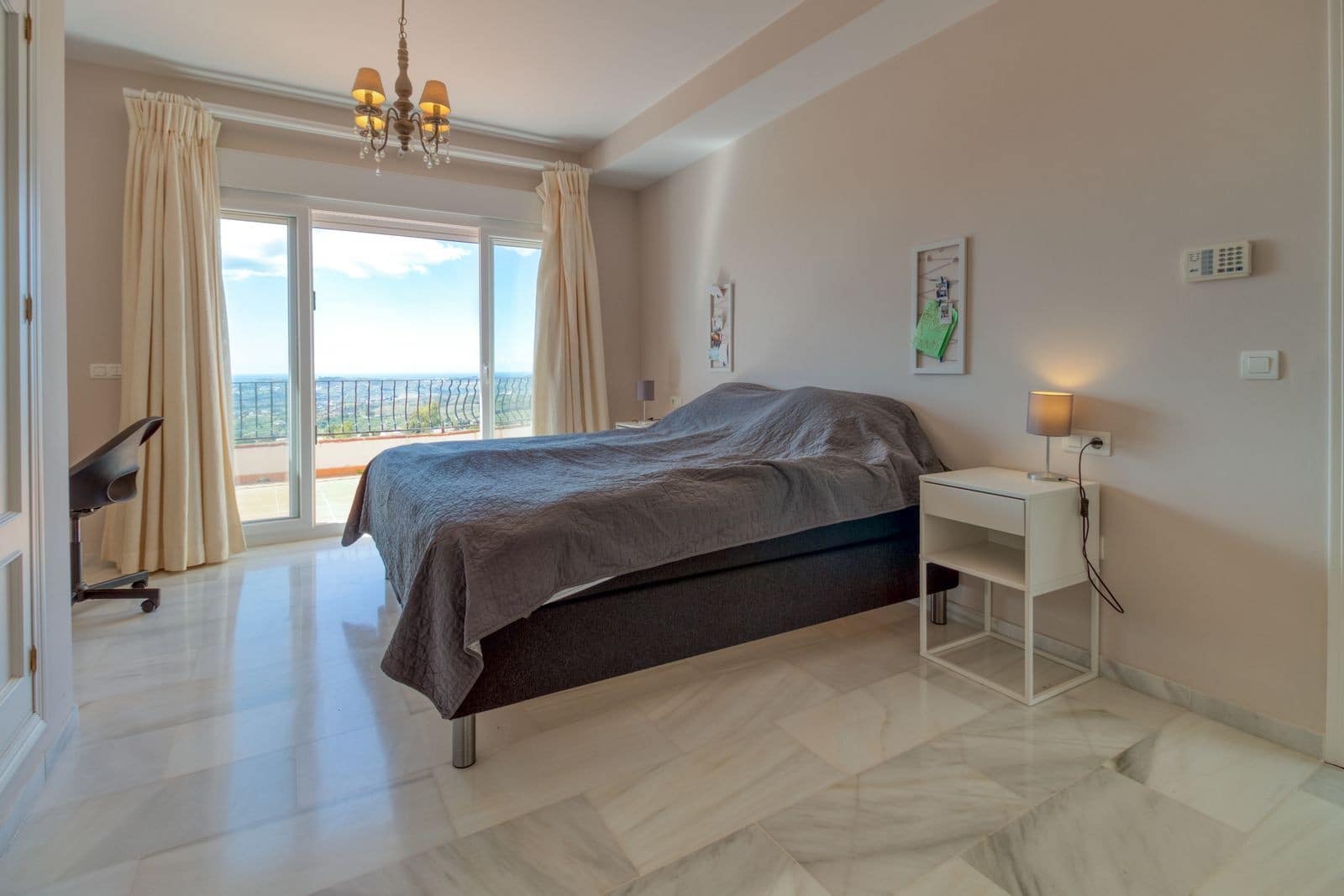 5 bedroom Villa for sale in Mijas with pool garage - € 1,345,000 (Ref: 8952629)