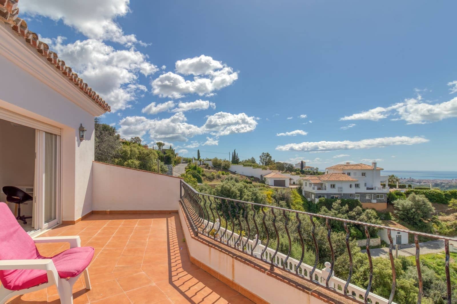 5 bedroom Villa for sale in Mijas with pool garage - € 1,345,000 (Ref: 8952629)