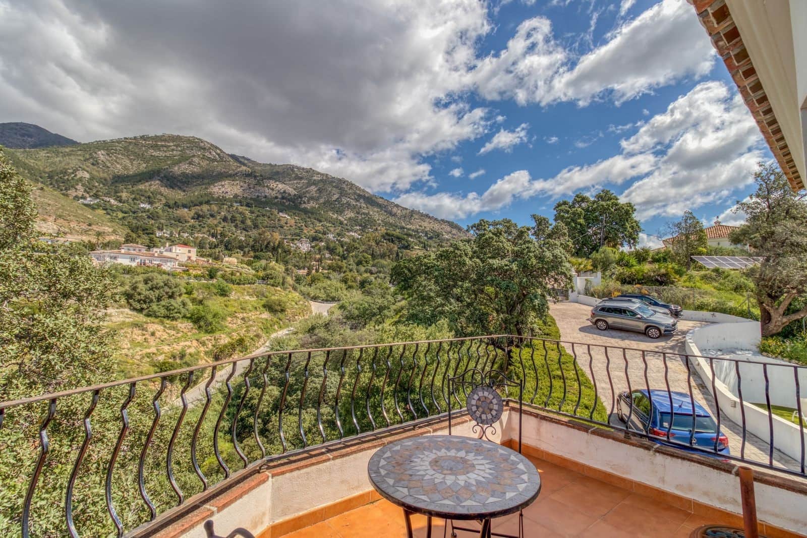 5 bedroom Villa for sale in Mijas with pool garage - € 1,345,000 (Ref: 8952629)