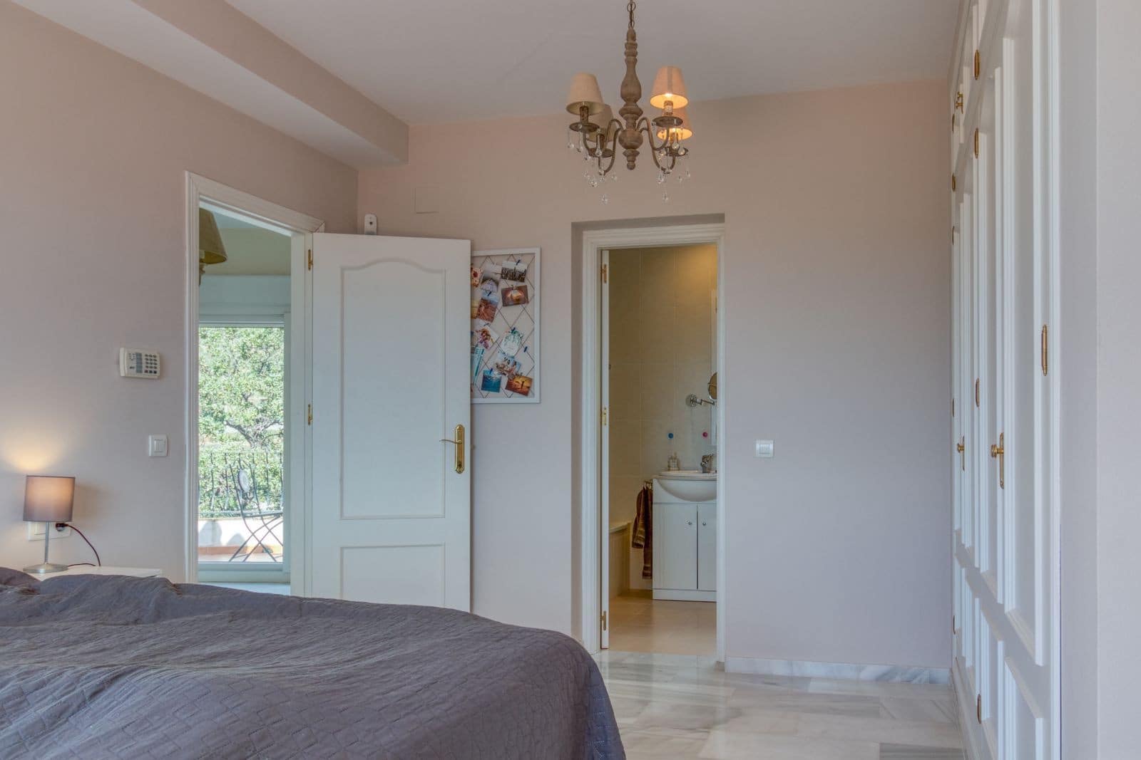 5 bedroom Villa for sale in Mijas with pool garage - € 1,345,000 (Ref: 8952629)