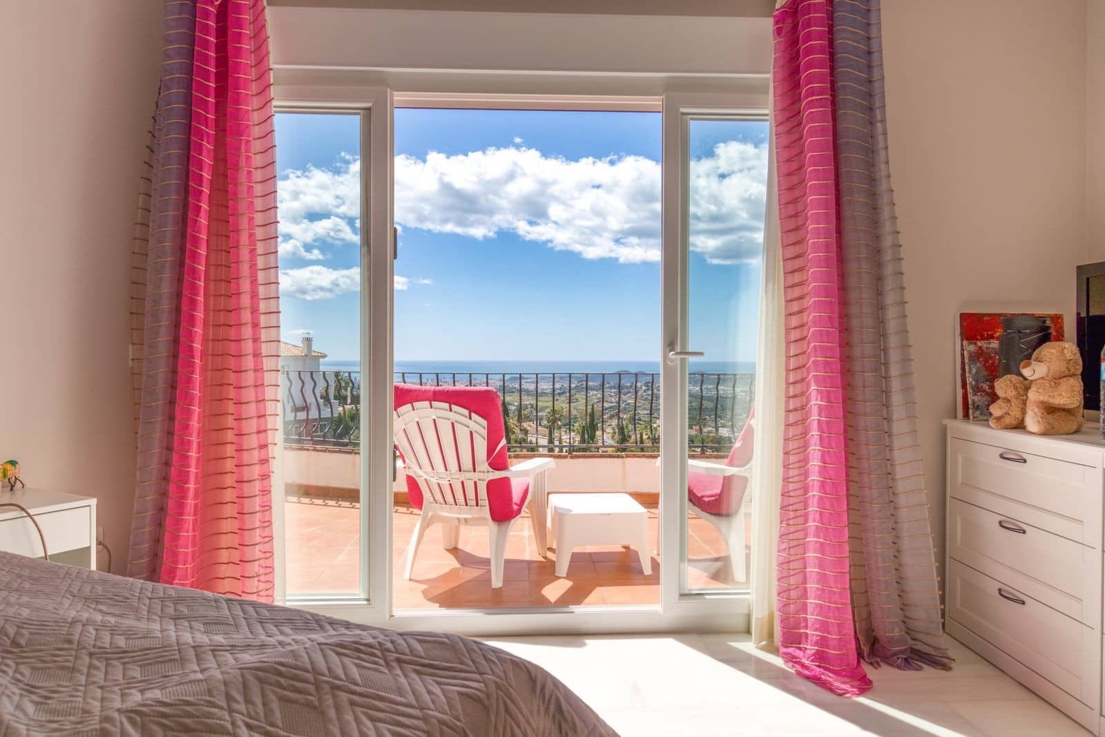 5 bedroom Villa for sale in Mijas with pool garage - € 1,345,000 (Ref: 8952629)