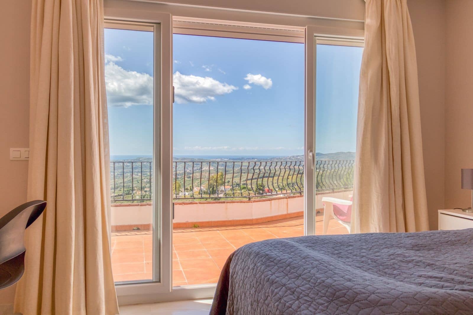 5 bedroom Villa for sale in Mijas with pool garage - € 1,345,000 (Ref: 8952629)