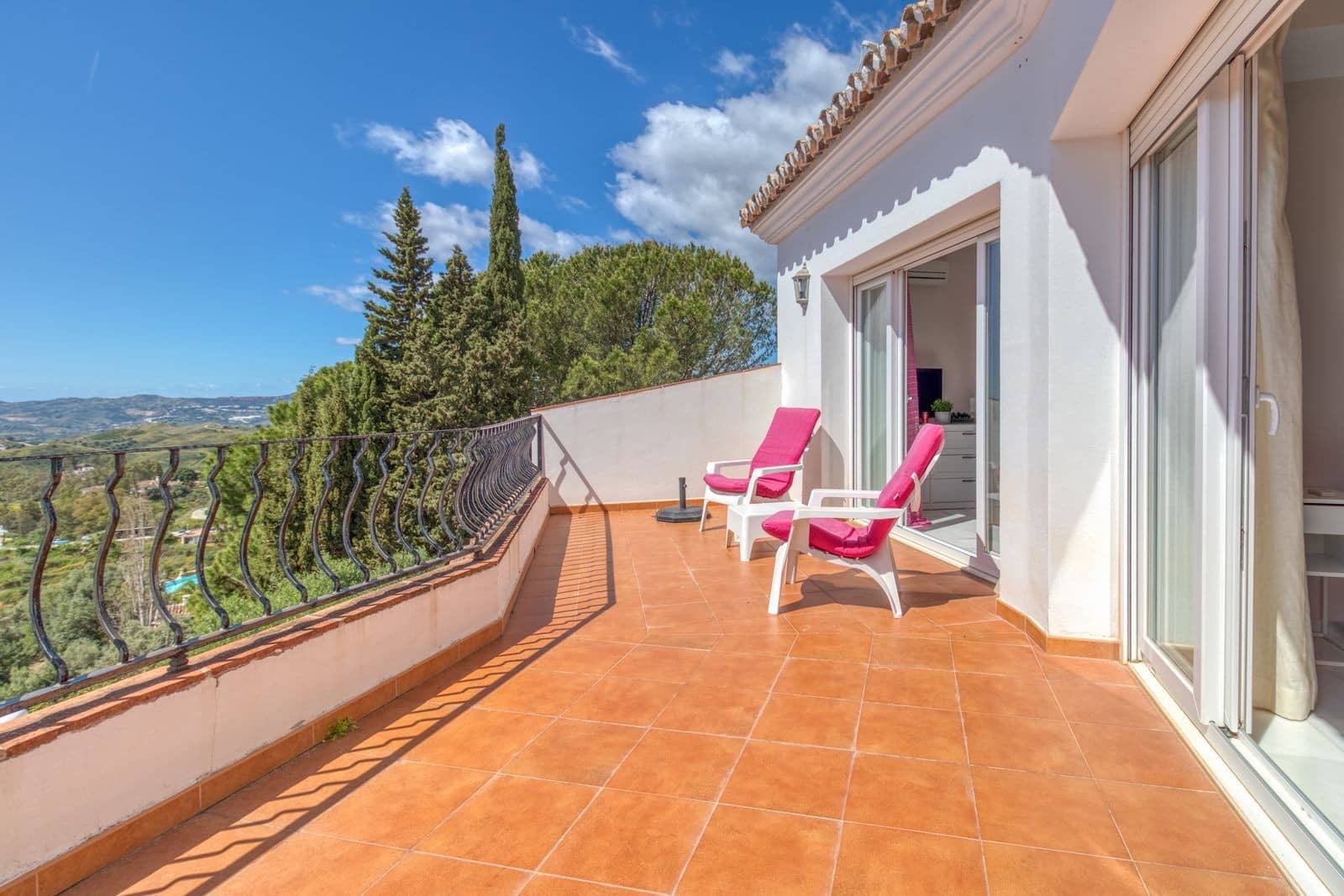 5 bedroom Villa for sale in Mijas with pool garage - € 1,345,000 (Ref: 8952629)