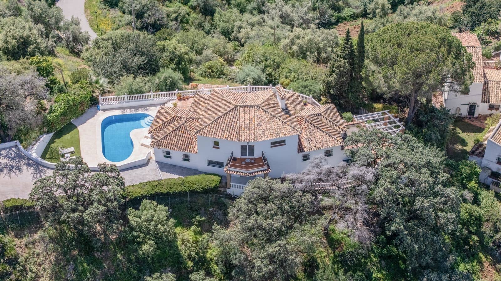 5 bedroom Villa for sale in Mijas with pool garage - € 1,345,000 (Ref: 8952629)