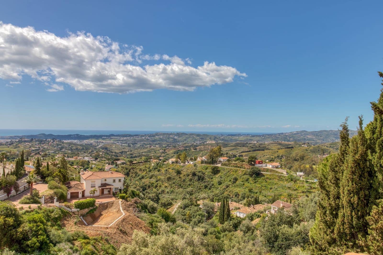 5 bedroom Villa for sale in Mijas with pool garage - € 1,345,000 (Ref: 8952629)