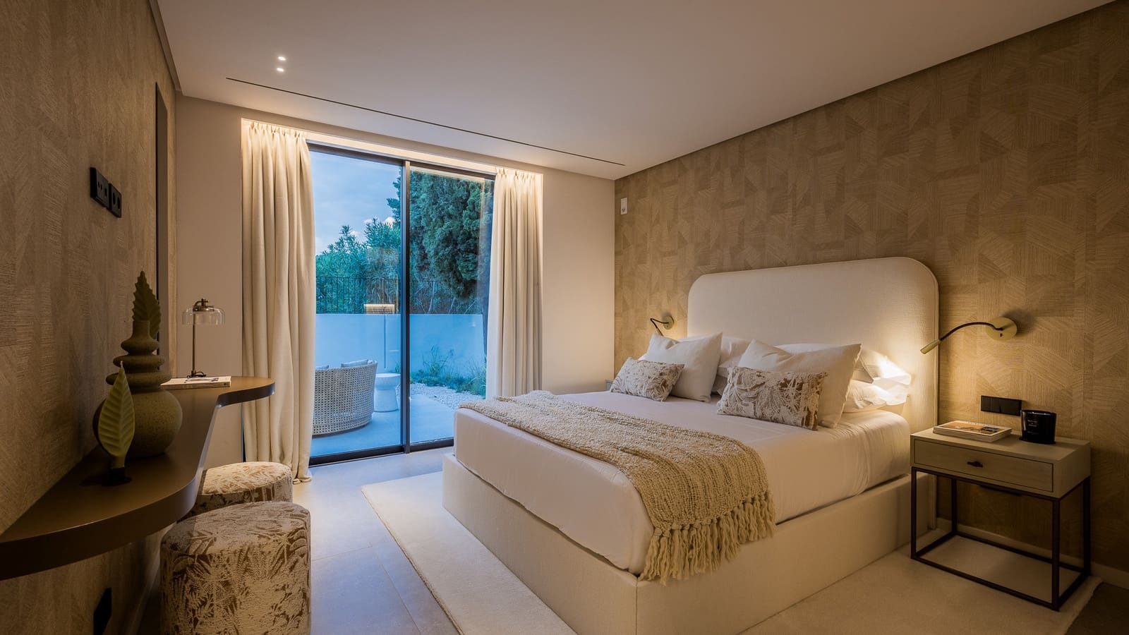 4 bedroom Villa for sale in Marbella with pool garage - € 5,975,000 (Ref: 8954307)