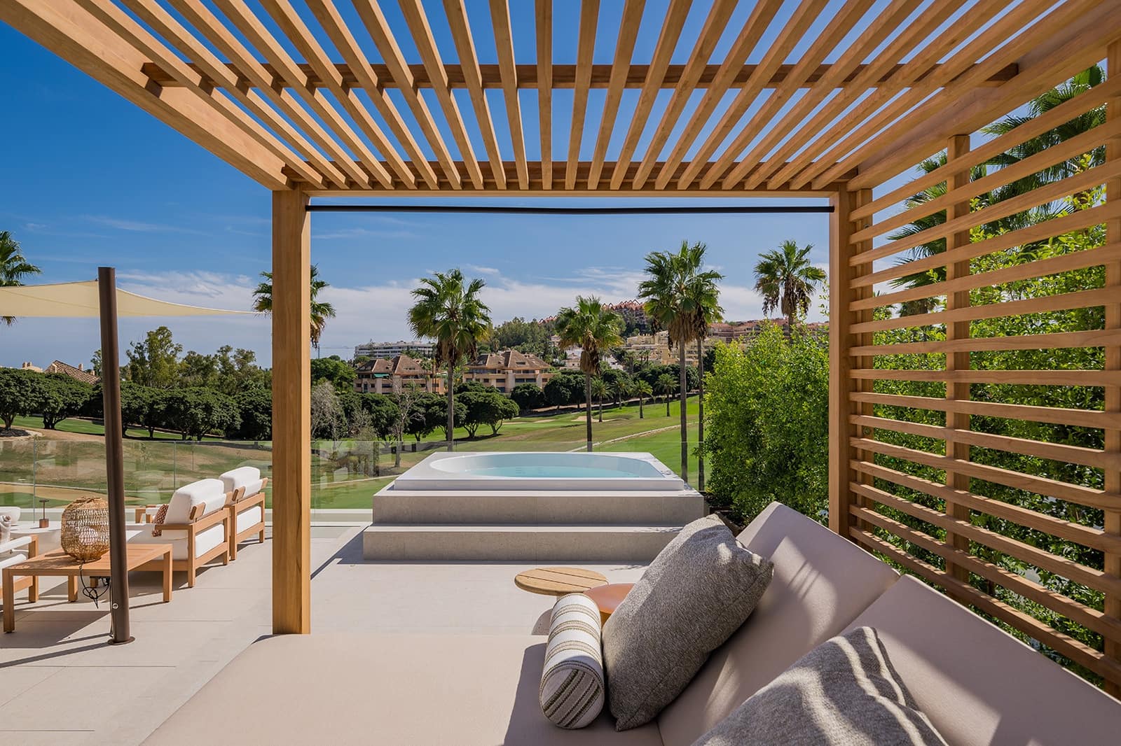 4 bedroom Villa for sale in Marbella with pool garage - € 5,975,000 (Ref: 8954307)