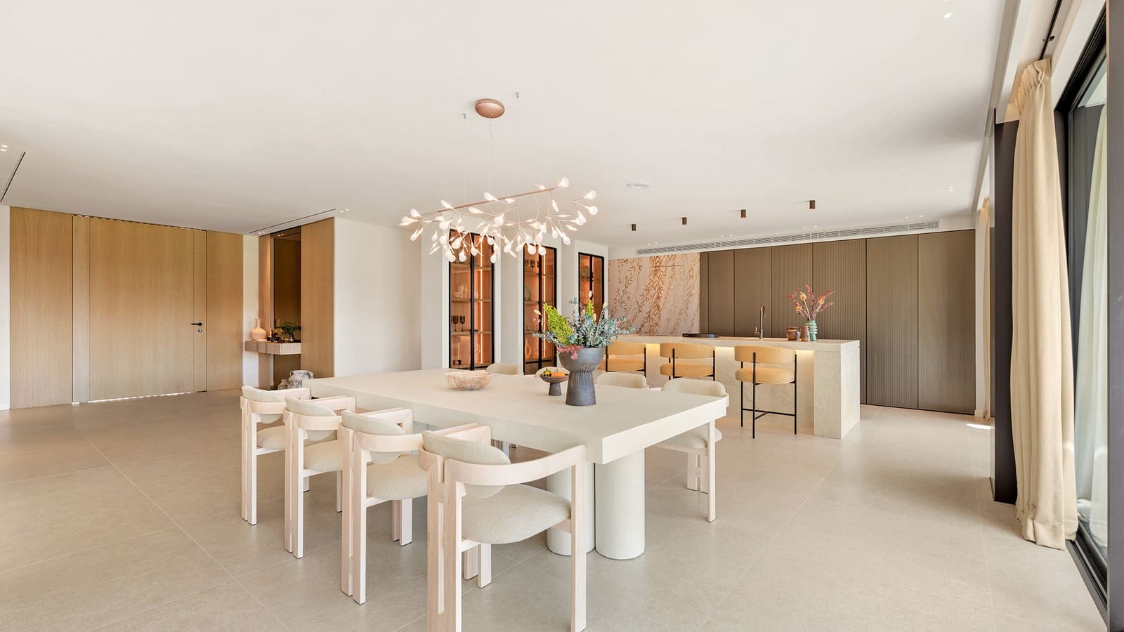 4 bedroom Villa for sale in Marbella with pool garage - € 5,975,000 (Ref: 8954307)