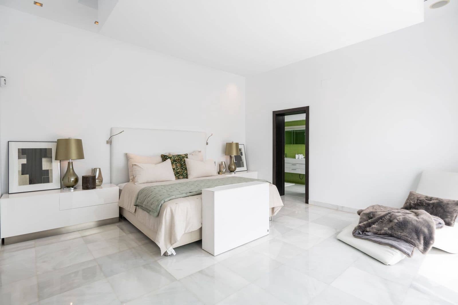 5 bedroom Villa for sale in Nueva Andalucia with pool garage - € 4,500,000 (Ref: 8957210)