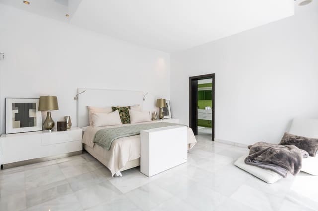 5 soveværelse Villa til salg i Nueva Andalucia, Marbella med swimmingpool garage - € 4.500.000 (Ref: 8957210)