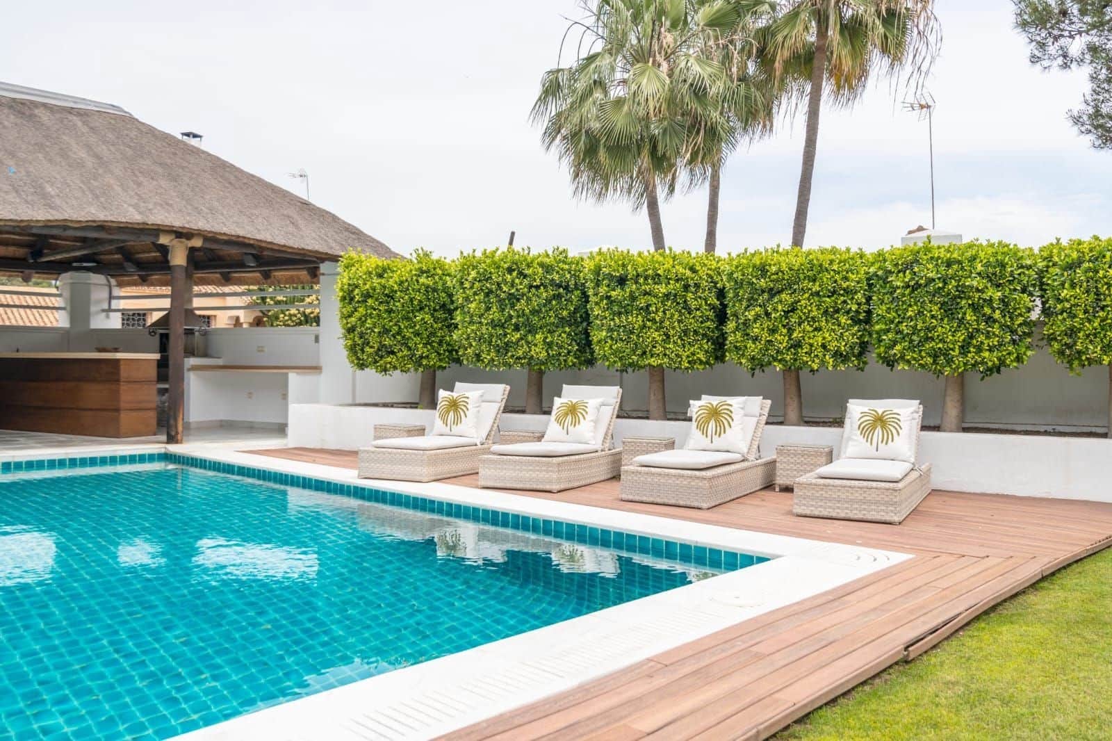 5 slaapkamer Villa te koop in Nueva Andalucia met zwembad garage - € 4.500.000 (Ref: 8957210)