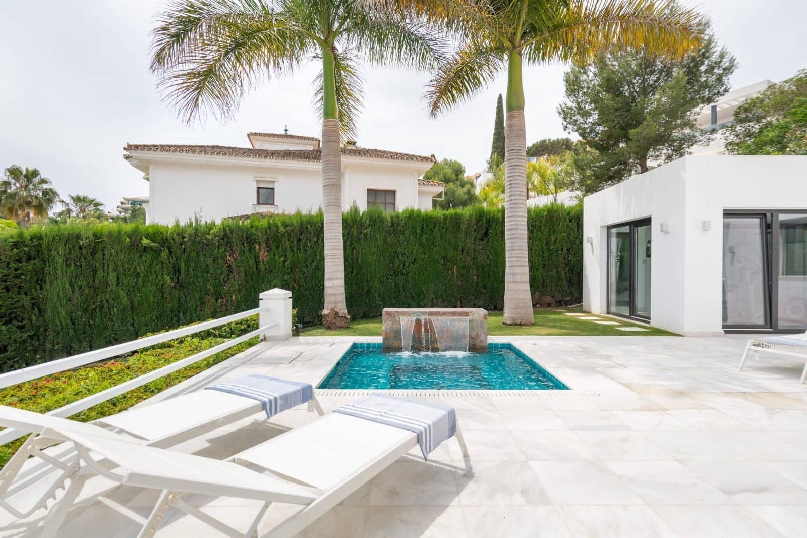 5 slaapkamer Villa te koop in Nueva Andalucia met zwembad garage - € 4.500.000 (Ref: 8957210)