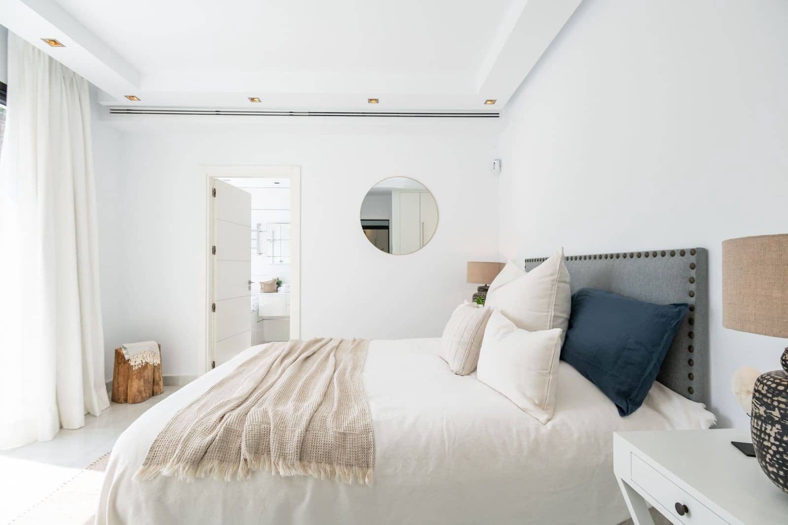 5 slaapkamer Villa te koop in Nueva Andalucia met zwembad garage - € 4.500.000 (Ref: 8957210)