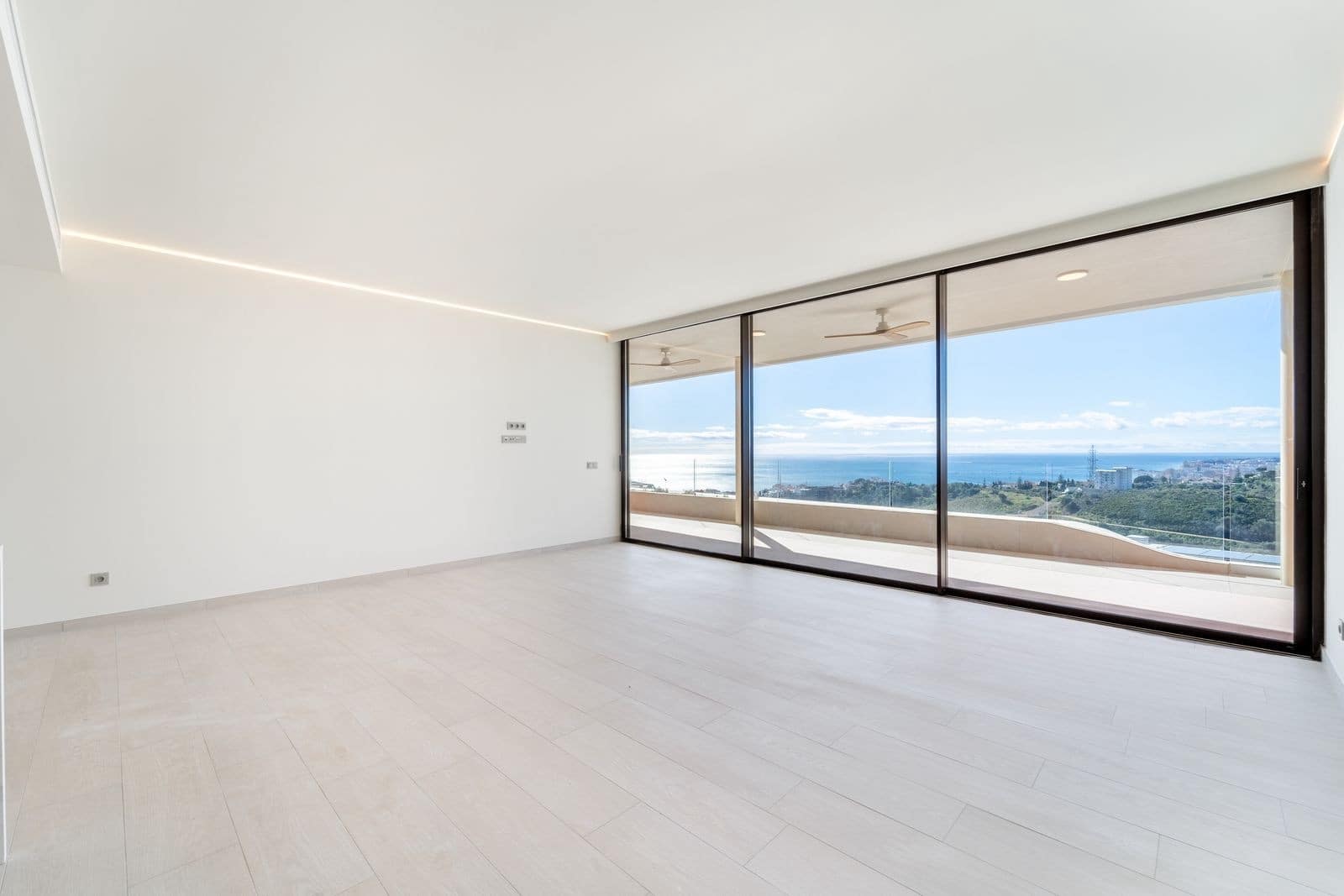 3 bedroom Apartment for sale in Fuengirola with pool garage - € 795,000 (Ref: 8961699)