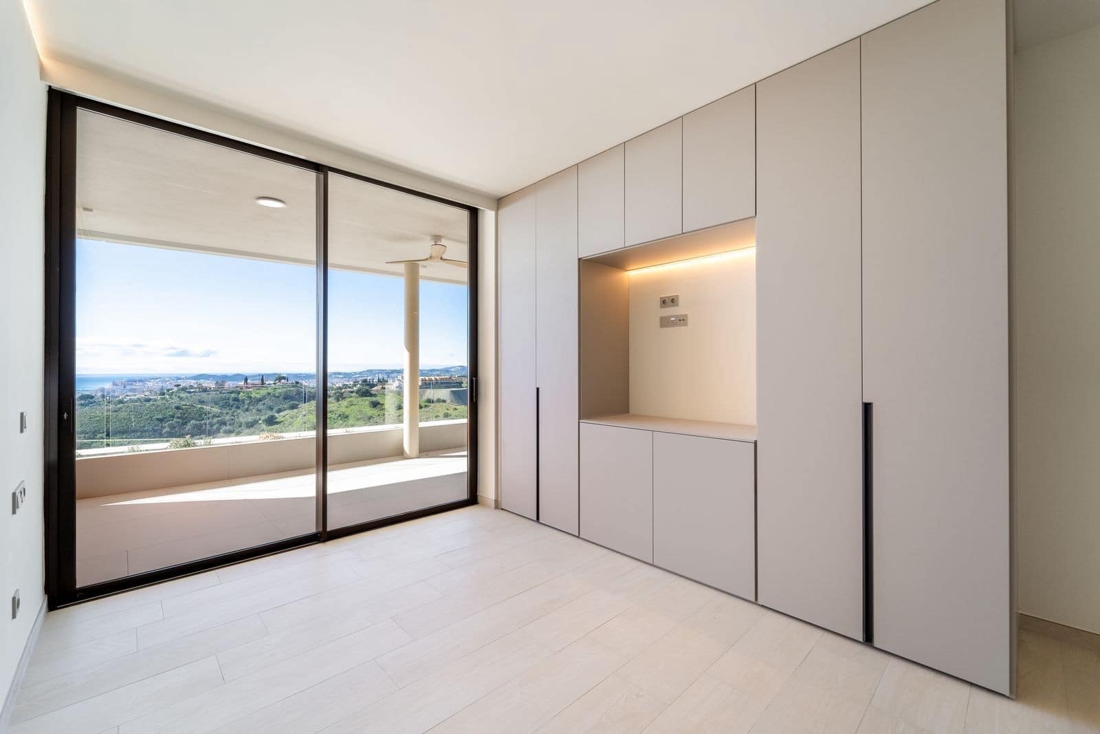 3 bedroom Apartment for sale in Fuengirola with pool garage - € 795,000 (Ref: 8961699)