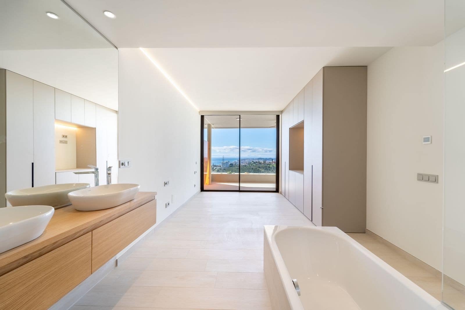 3 bedroom Apartment for sale in Fuengirola with pool garage - € 795,000 (Ref: 8961699)