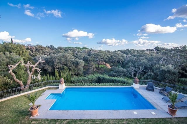 5 bedroom Villa for sale in Sotogrande, San Roque with pool garage - € 2,500,000 (Ref: 8961701)