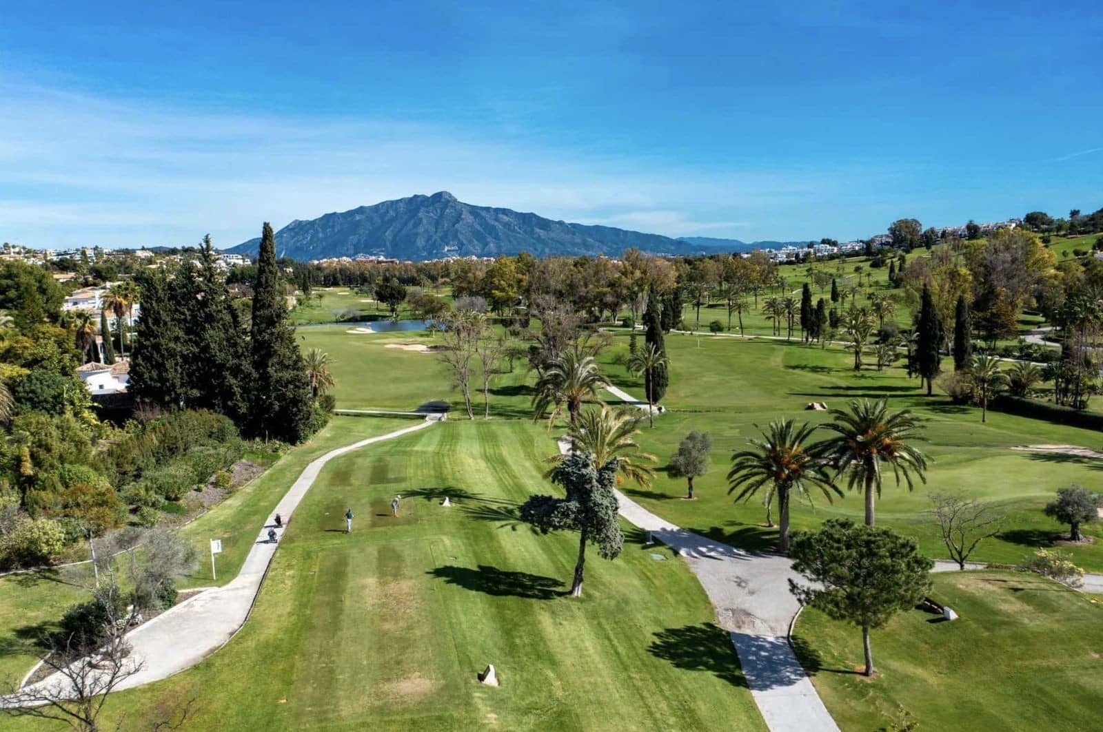 5 bedroom Villa for sale in Benahavis with pool garage - € 1,750,000 (Ref: 8961703)