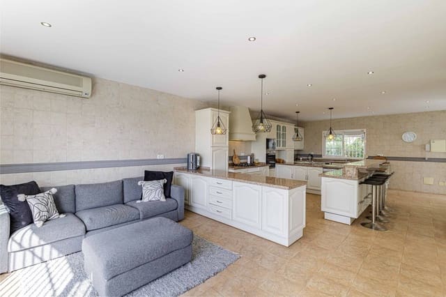 5 Zimmer Villa zu verkaufen in Benahavís mit Pool Garage - 1.750.000 € (Ref: 8961703)