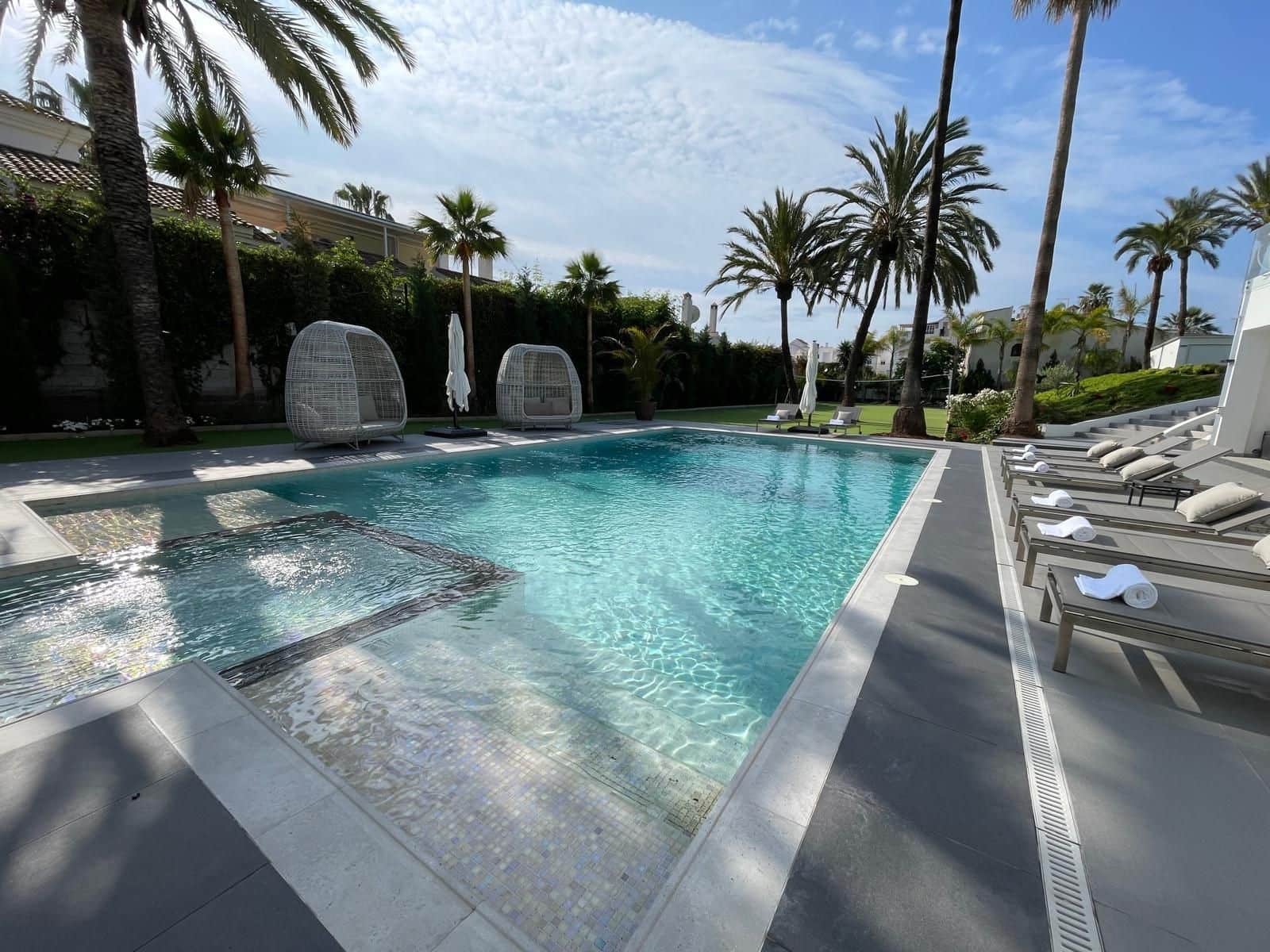 Chalet de 10 habitaciones en Benahavís en venta con piscina garaje - 4.200.000 € (Ref: 8970479)