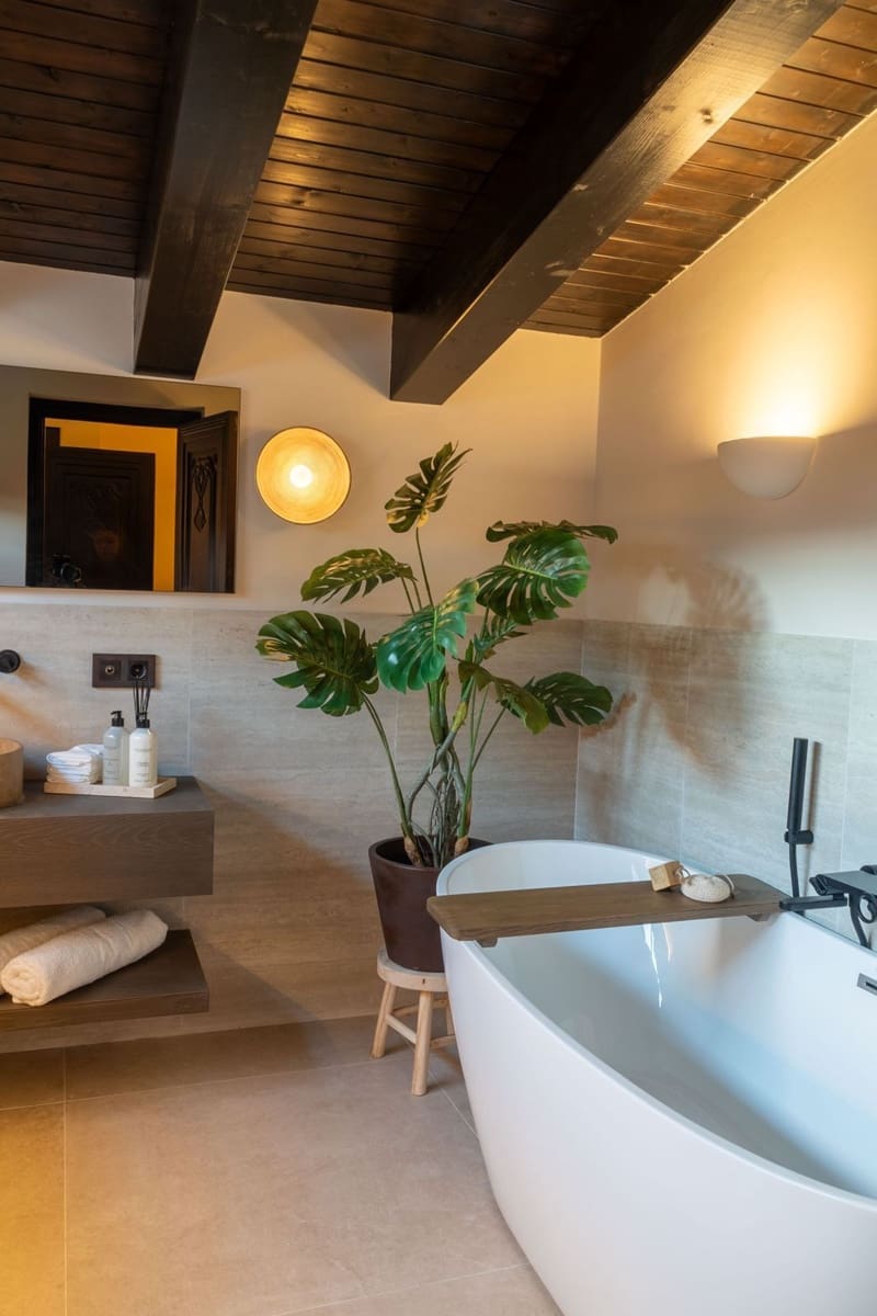 5 bedroom Villa for sale in Nueva Andalucia with pool garage - € 4,290,000 (Ref: 8970481)