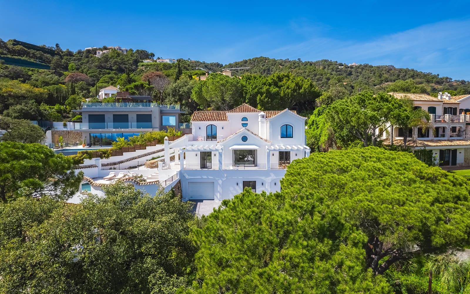 5 bedroom Villa for sale in Benahavis with pool garage - € 4,295,000 (Ref: 8970482)