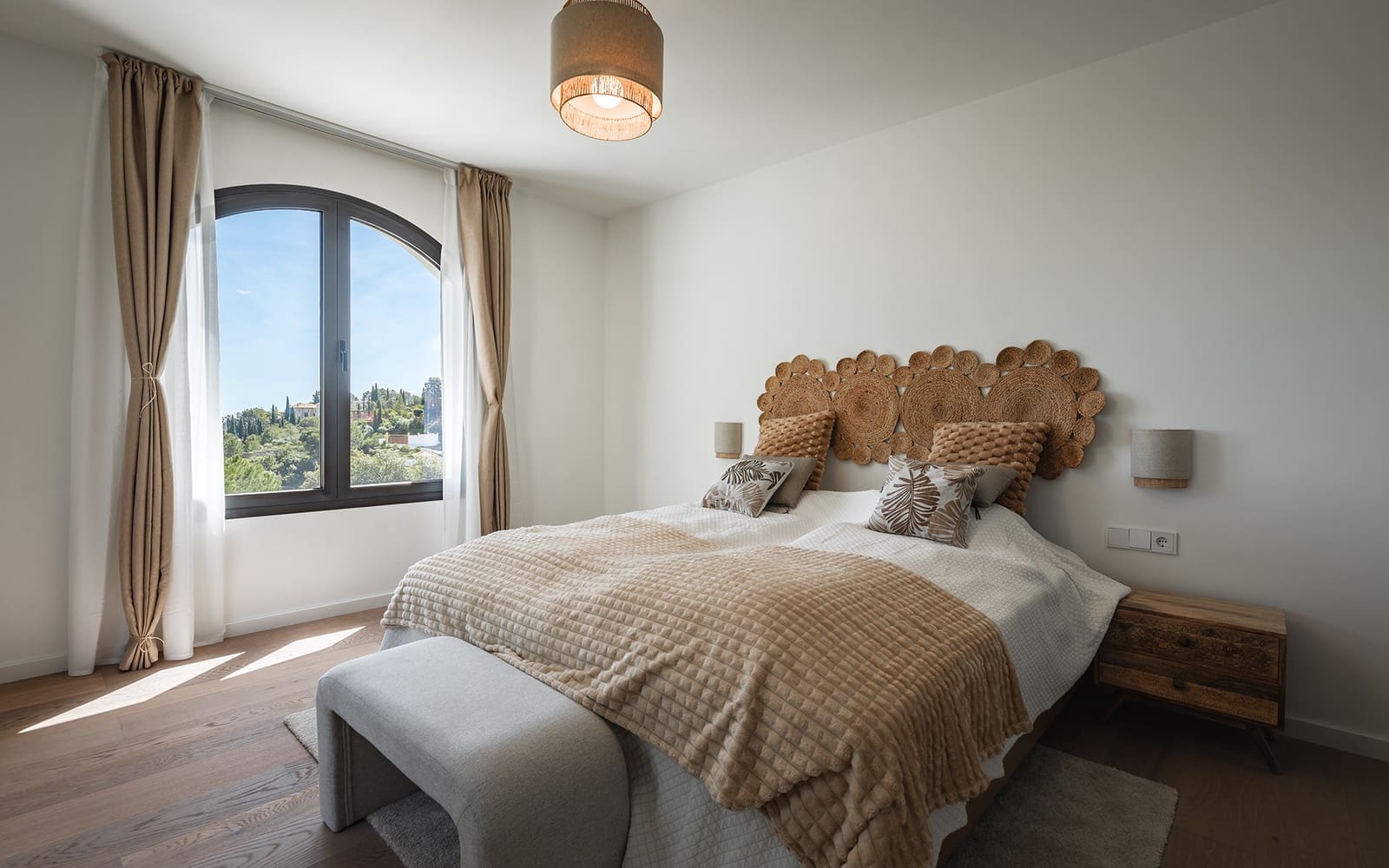 5 bedroom Villa for sale in Benahavis with pool garage - € 4,295,000 (Ref: 8970482)