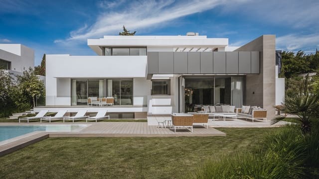 4 soveværelse Villa til salg i Marbella med swimmingpool garage - € 2.450.000 (Ref: 8972607)