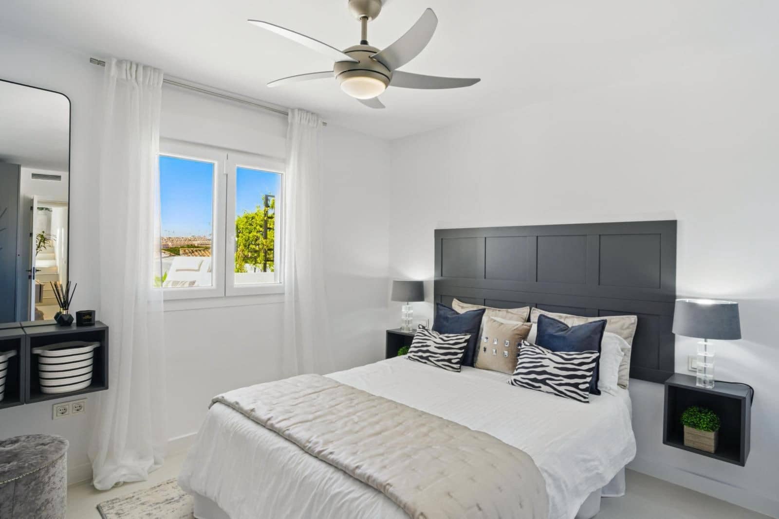 Chalet de 4 habitaciones en La Cala de Mijas en venta con piscina garaje - 1.975.000 € (Ref: 8976251)