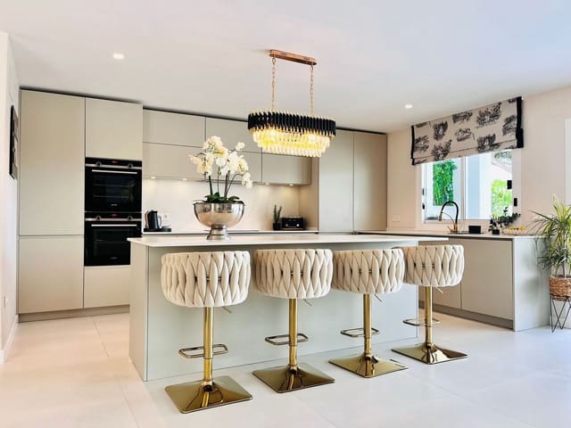 Chalet de 4 habitaciones en La Cala de Mijas, Mijas en venta con piscina garaje - 1.975.000 € (Ref: 8976251)