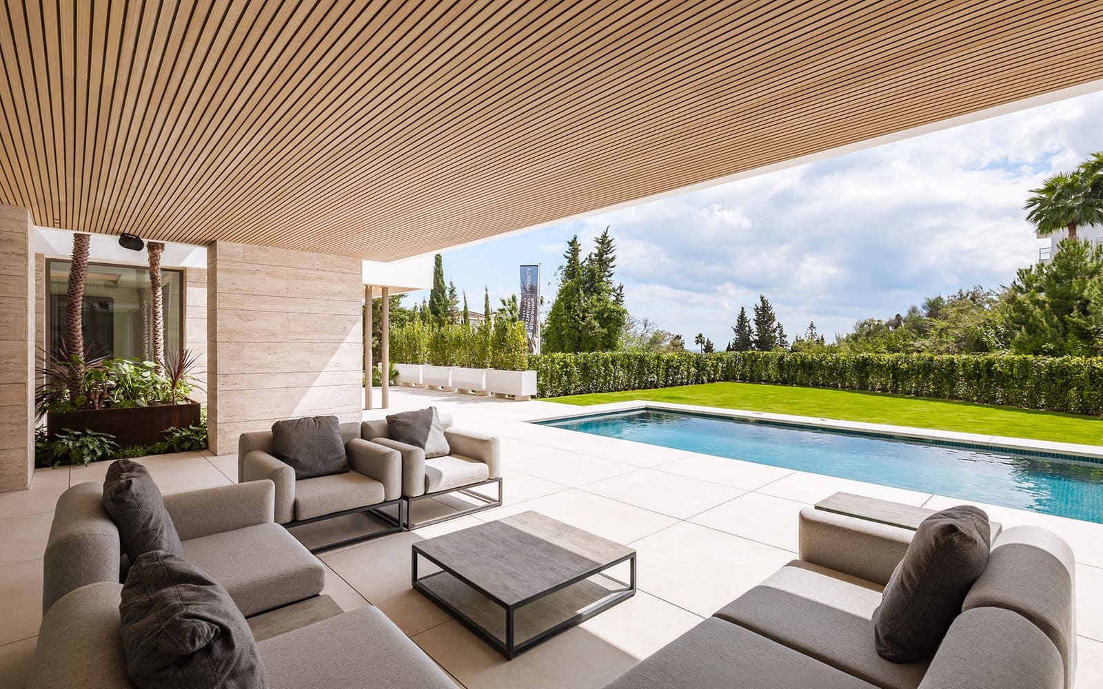 5 bedroom Villa for sale in Benahavis with pool garage - € 4,990,000 (Ref: 8980246)