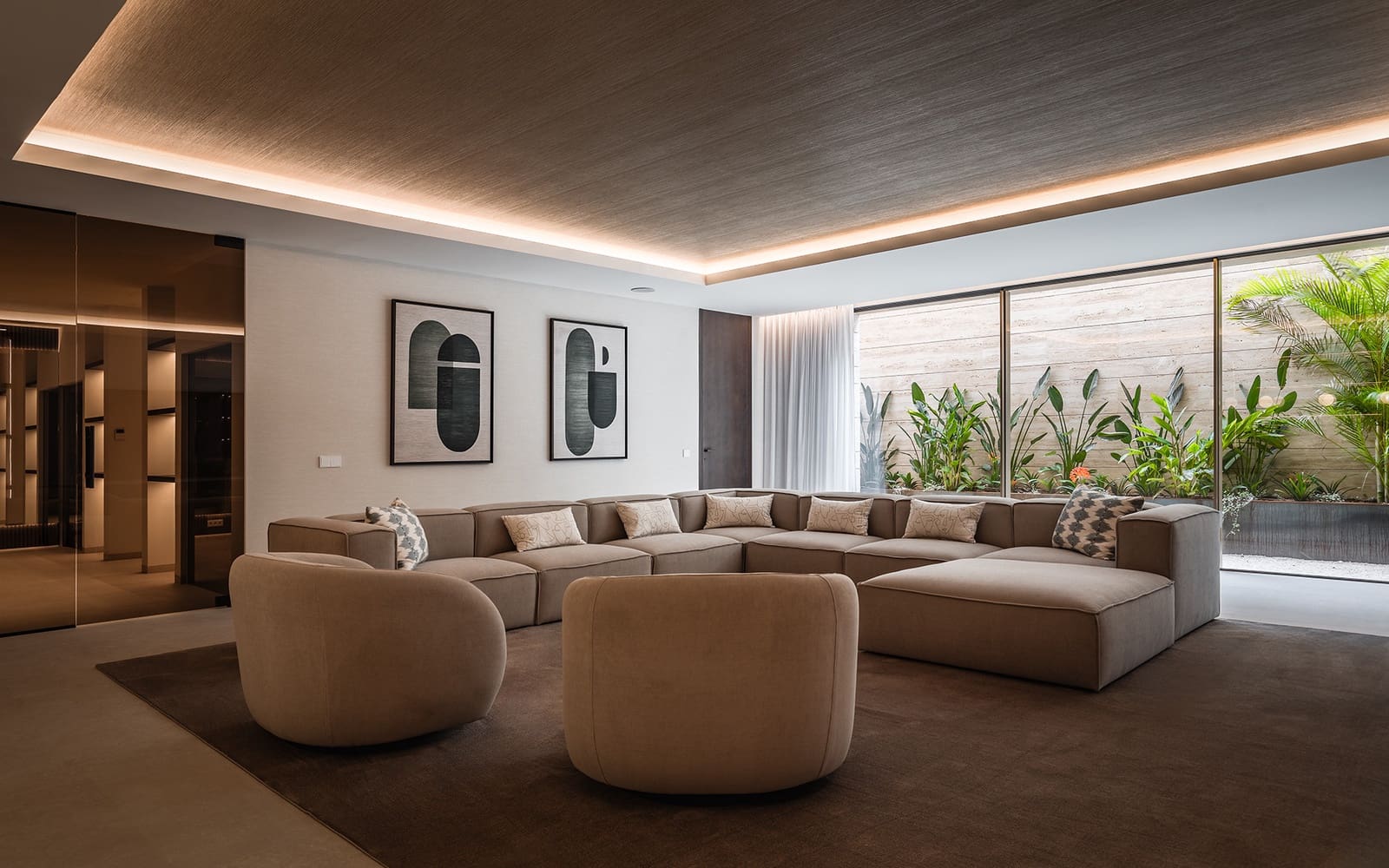 5 bedroom Villa for sale in Benahavis with pool garage - € 4,990,000 (Ref: 8980246)