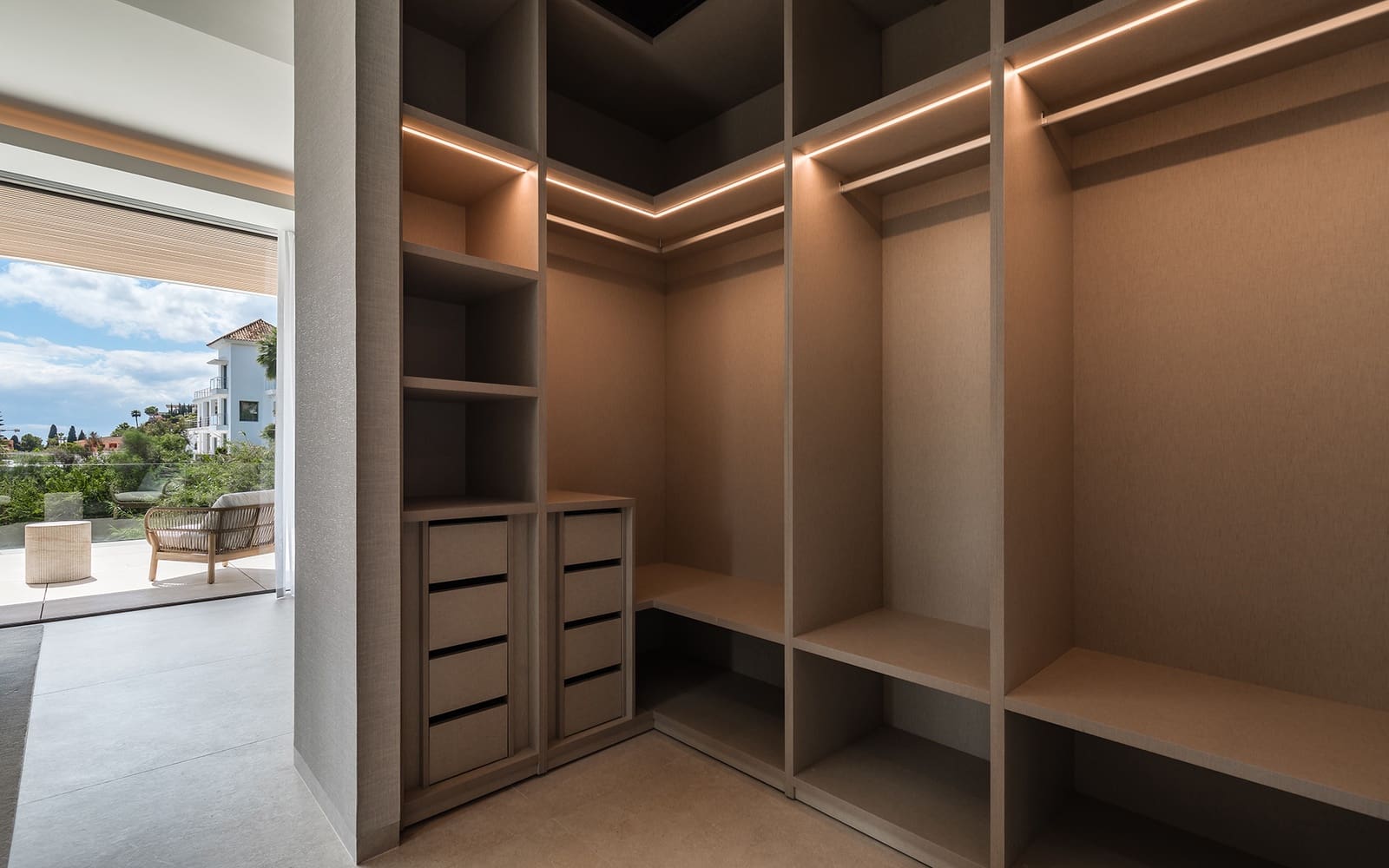 5 bedroom Villa for sale in Benahavis with pool garage - € 4,990,000 (Ref: 8980246)