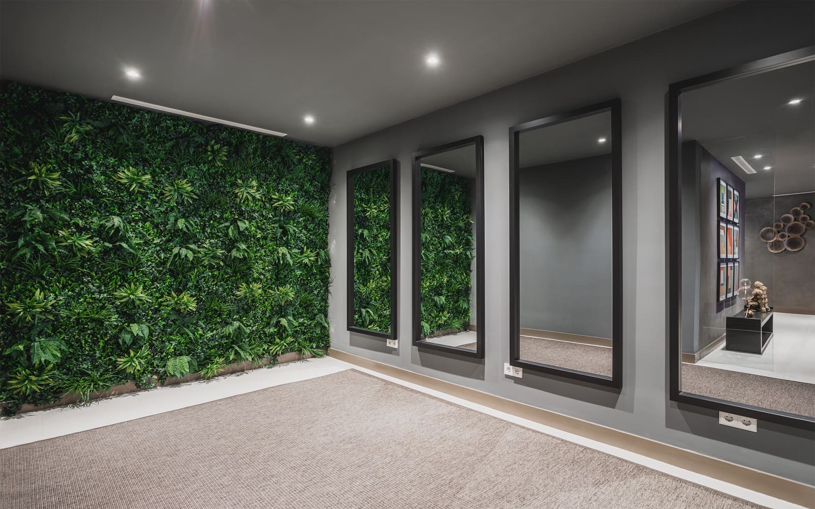 4 bedroom Villa for sale in Marbella with pool garage - € 2,450,000 (Ref: 8985688)