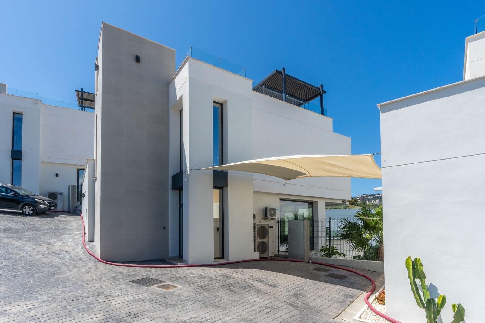 4 bedroom Villa for sale in Mijas Costa with pool garage - € 1,150,000 (Ref: 9001110)