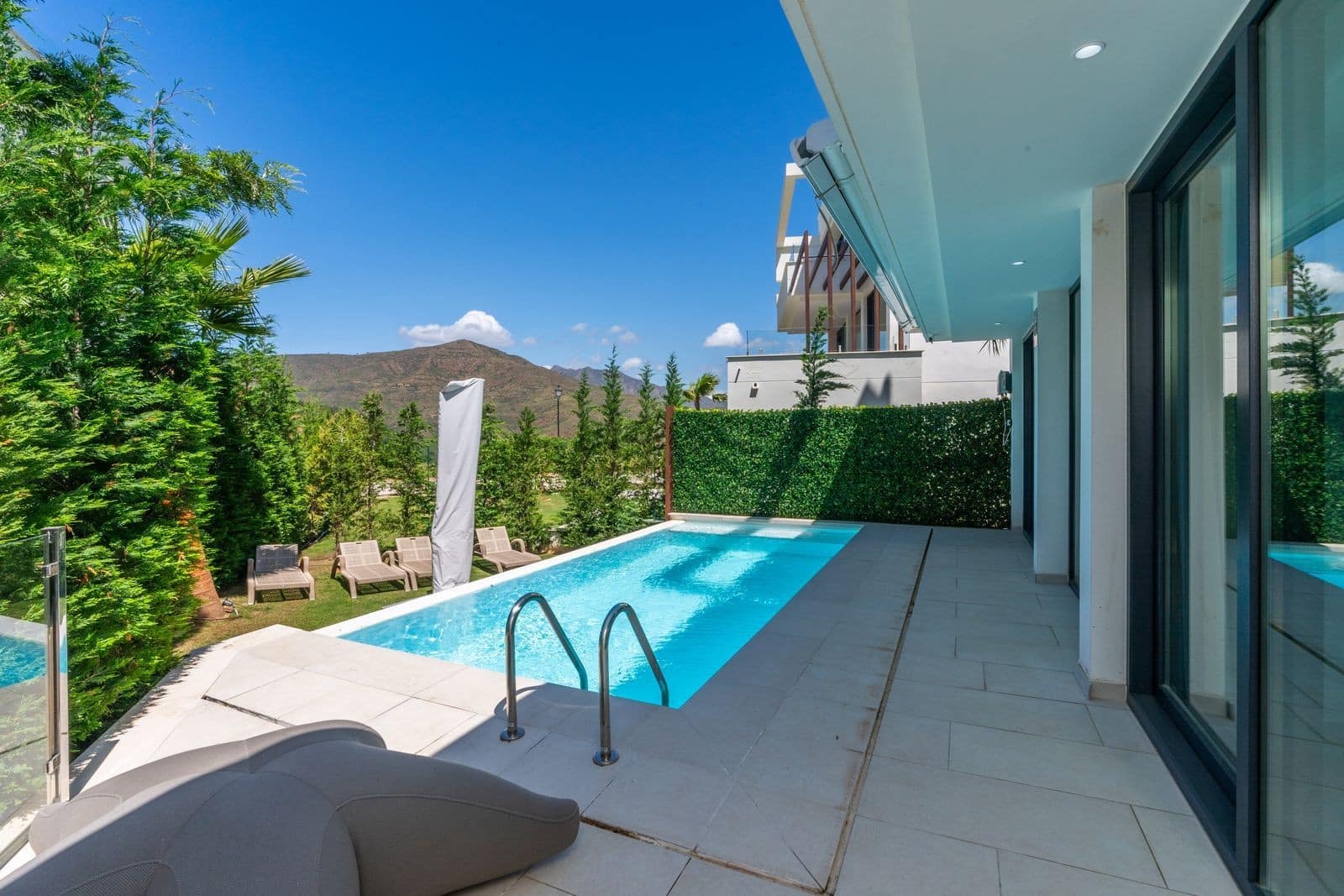 4 bedroom Villa for sale in Mijas Costa with pool garage - € 1,150,000 (Ref: 9001110)