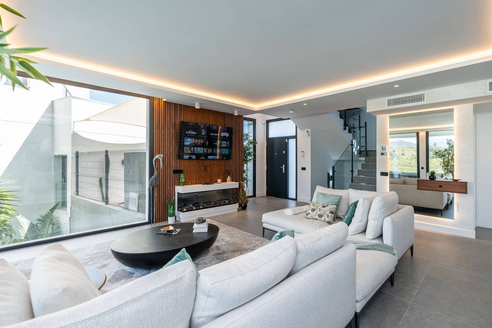 4 bedroom Villa for sale in Mijas Costa with pool garage - € 1,150,000 (Ref: 9001110)